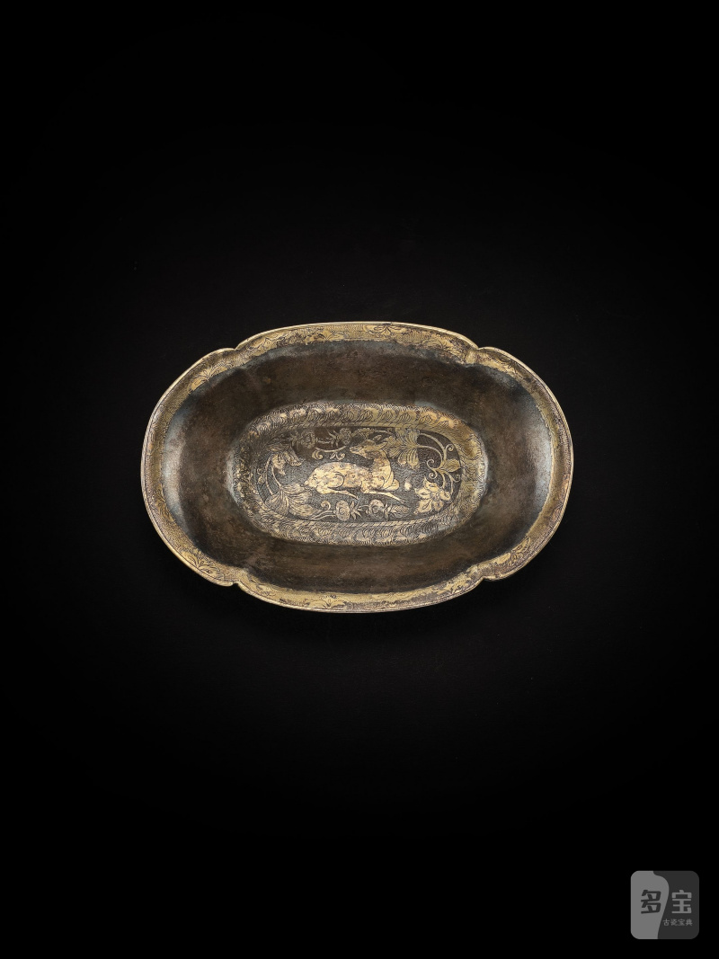 唐　局部銀鎏金鹿紋海棠碟 | A PARCEL-GILT SILVER 'DEER' LOBED DISH - 图4